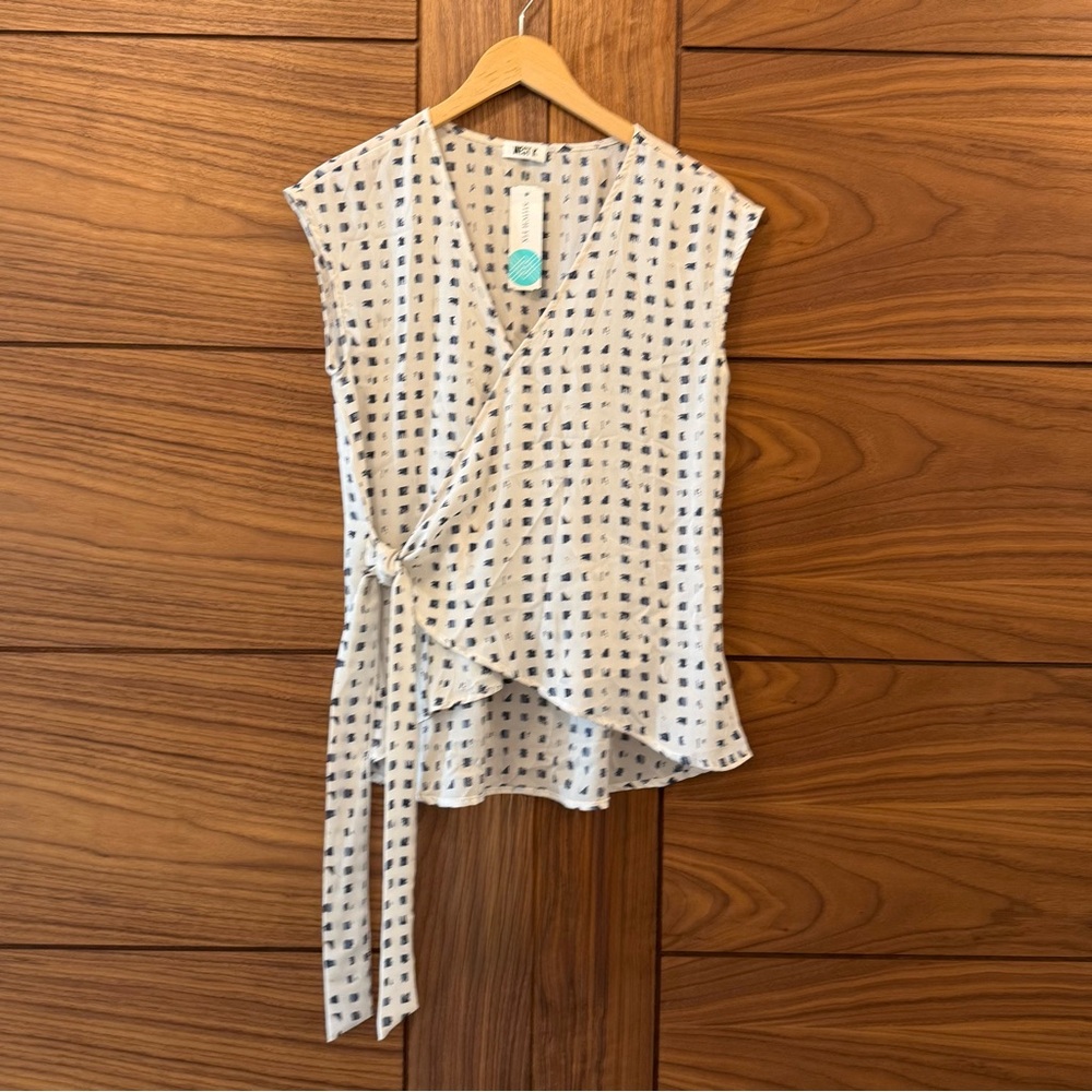 West K NWT Sleeveless Off-White & Blue Wrap Top Women's Medium